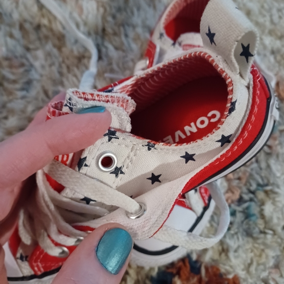 Converse Double Tongue/Canvas • Red & White With Blue Stars • Kids Size 11 - Picture 3 of 11